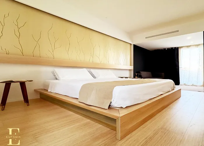 לינה וארוחת בוקר Eufonia לצ'ה